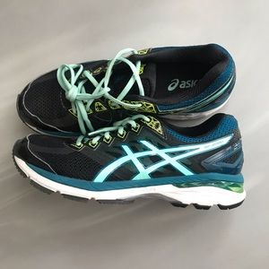 ASICS GT-2000 Running Shoes - 10.5 - like new!